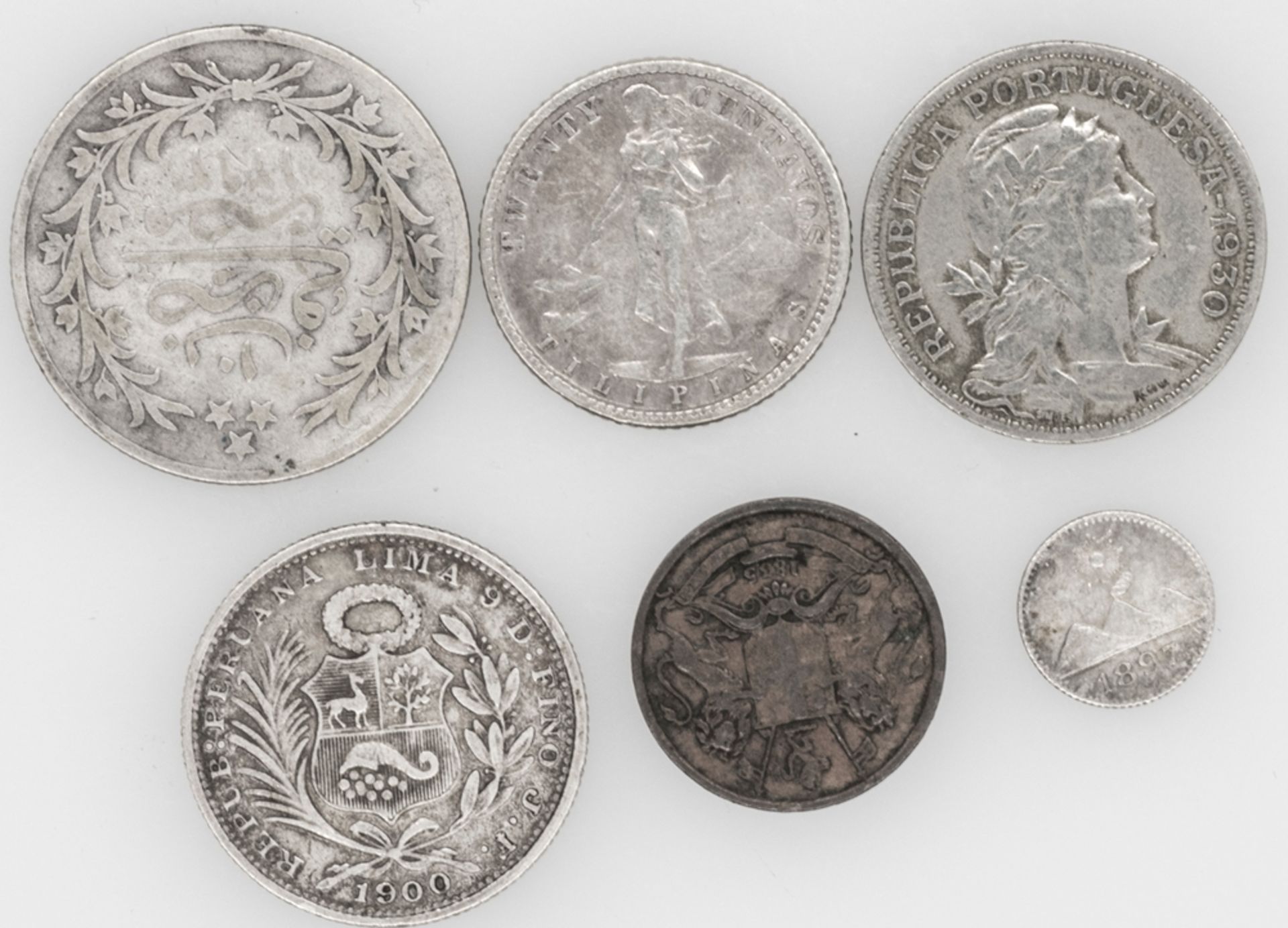 Lot Münzen aus aller Welt, dabei auch Silbermünzen. Bestehend aus: Peru 1900 5 Sol, Portugal - Cap - Image 2 of 2