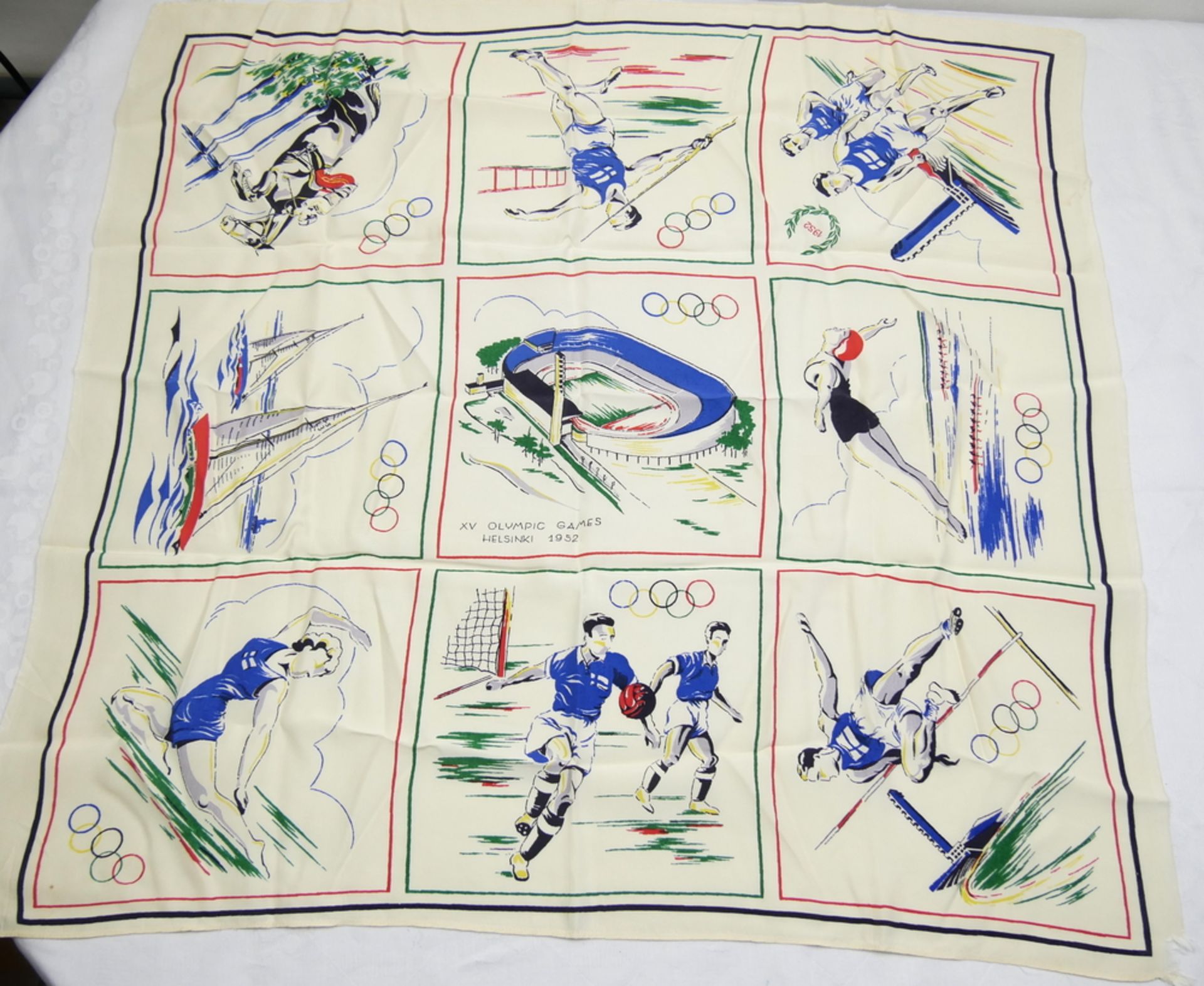 1 Seidenschal oder Kopftuch mit 8 Abbildungen von Sportarten und Stadion von den Olympischen Spielen