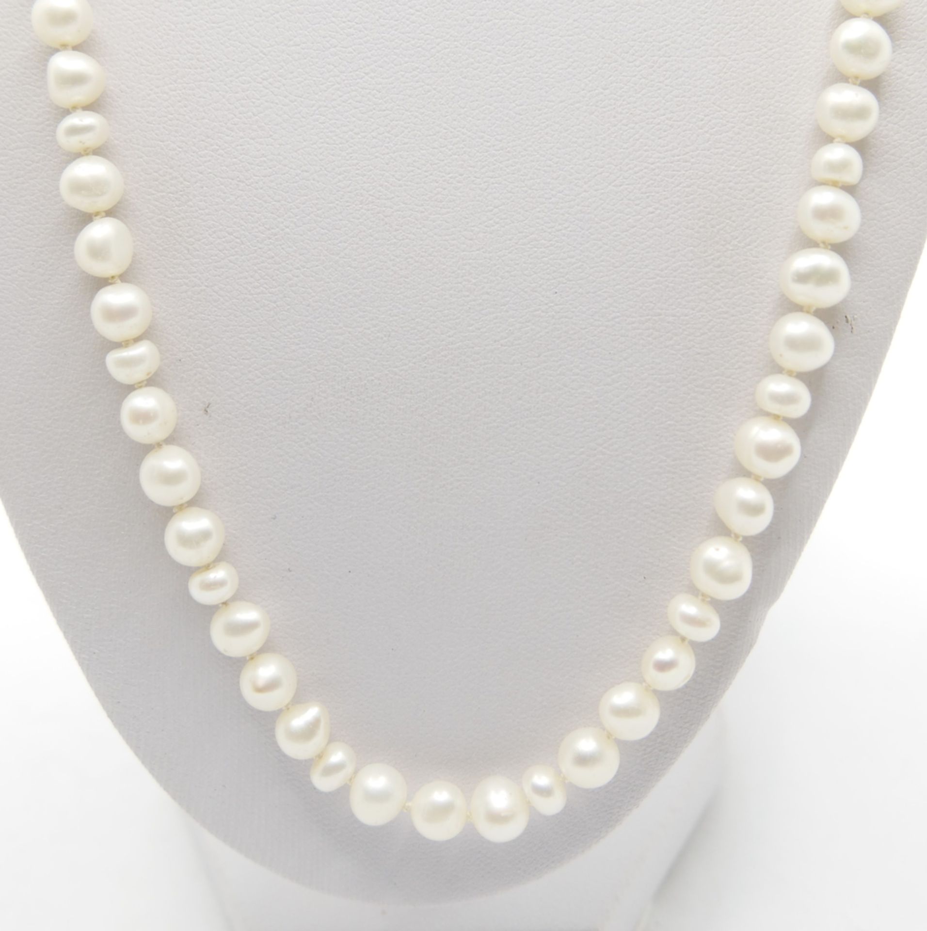 Perlenkette mit 375er Goldverschluss. Länge ca. 56 cm - Image 2 of 2