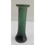 Römisch, ca. 1./2. Jahrhundert. Flasche aus grünem Glas wohl Riechfläschen. Konischer Körper mit