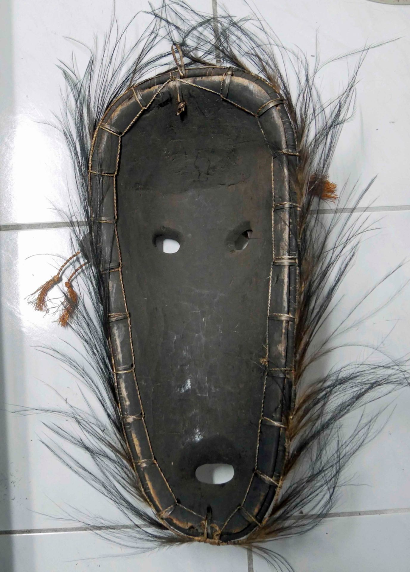 Aus Sammlung, antike afrikanische Holzmaske. Maße: Höhe ca. 60 cm, Breite ca. 32 cm. - Image 2 of 2