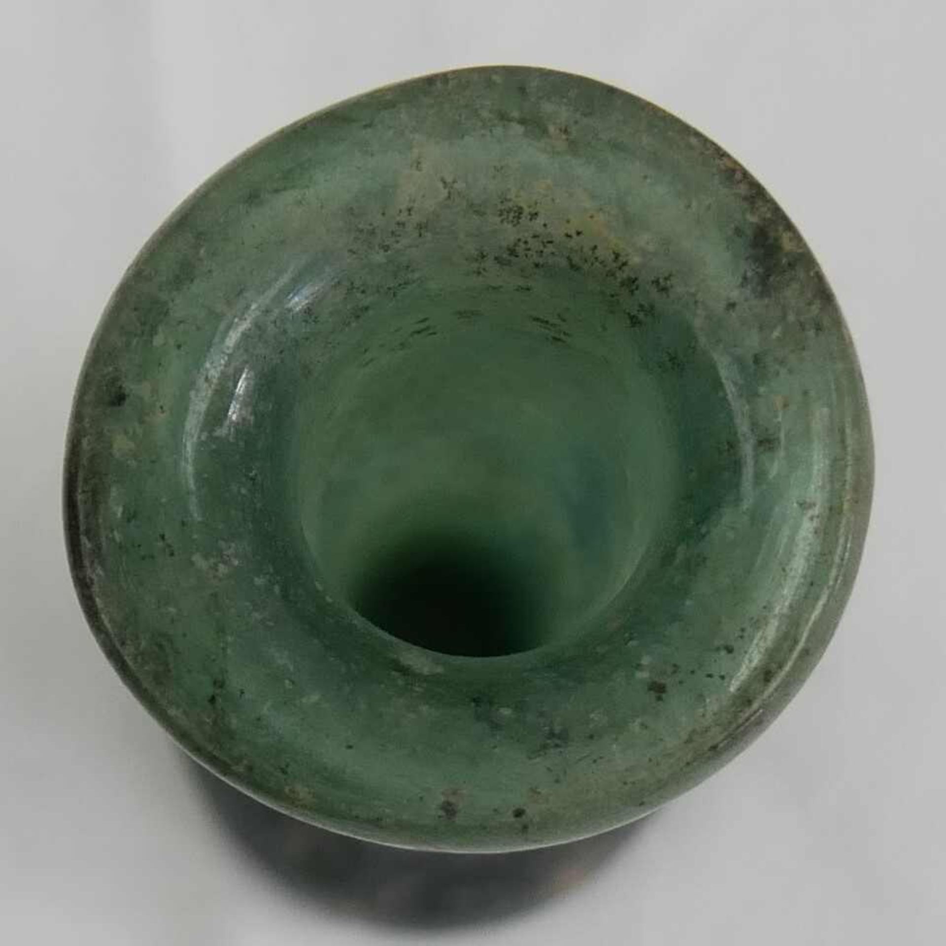 Römisch, ca. 1./2. Jahrhundert. Flasche aus grünem Glas wohl Riechfläschen. Konischer Körper mit - Image 2 of 2