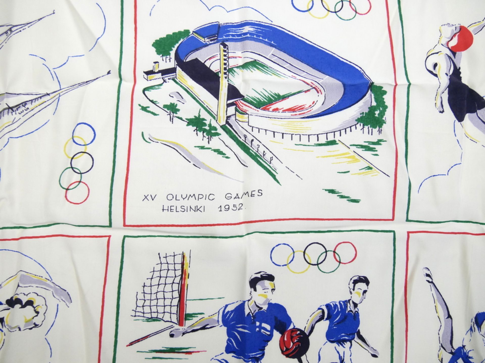 1 Seidenschal oder Kopftuch mit 8 Abbildungen von Sportarten und Stadion von den Olympischen Spielen - Image 2 of 2