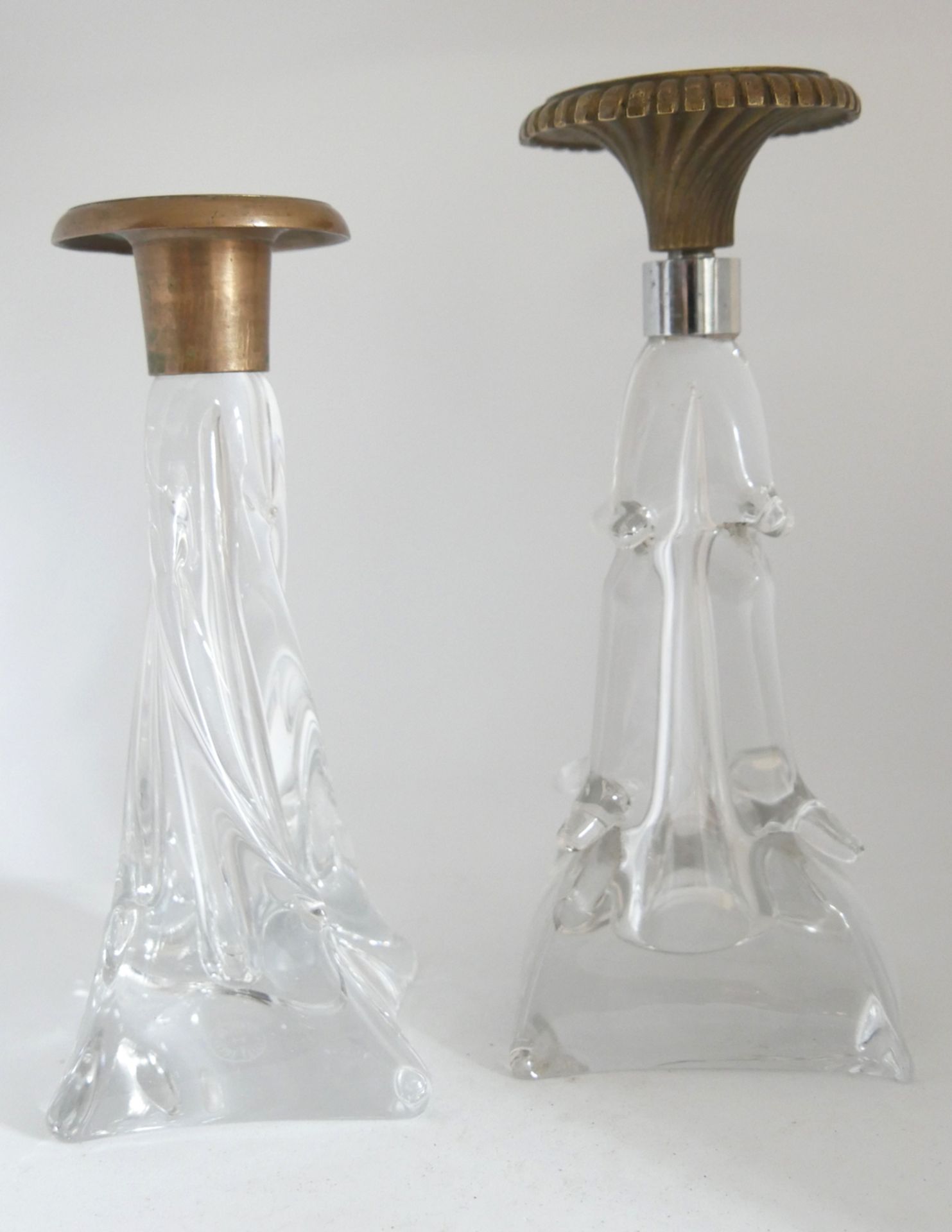 2 schwere Kristallglasleuchter, 1x mit Ritzmarke Cristallerie Lorraine, Höhe ca. 17 cm, 1x