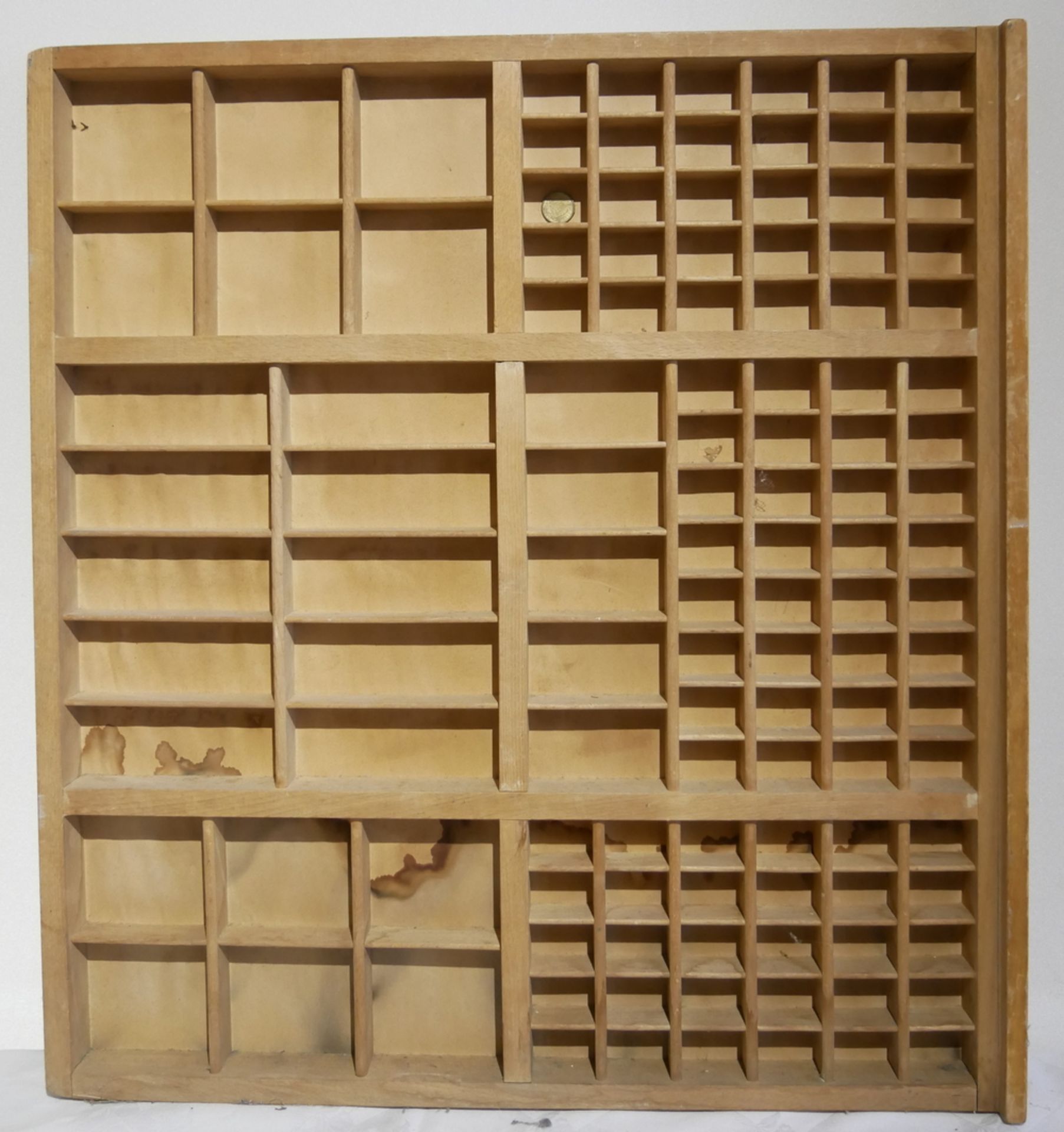 2 Holz-Setzkästen, Maße: Breite ca. 67 cm, Höhe ca. 60,5 cm und Breite ca. 44 cm und Höhe ca. 55 - Image 2 of 2