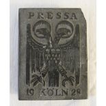 Steindruckplatte "Pressa 19 Köln 28", Pressausstellung in Köln, rechte obere Ecke beschädigt.