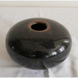 Kunstkeramik Vase. Höhe ca. 9 cm, Durchmesser Öffnung ca. 4 cm