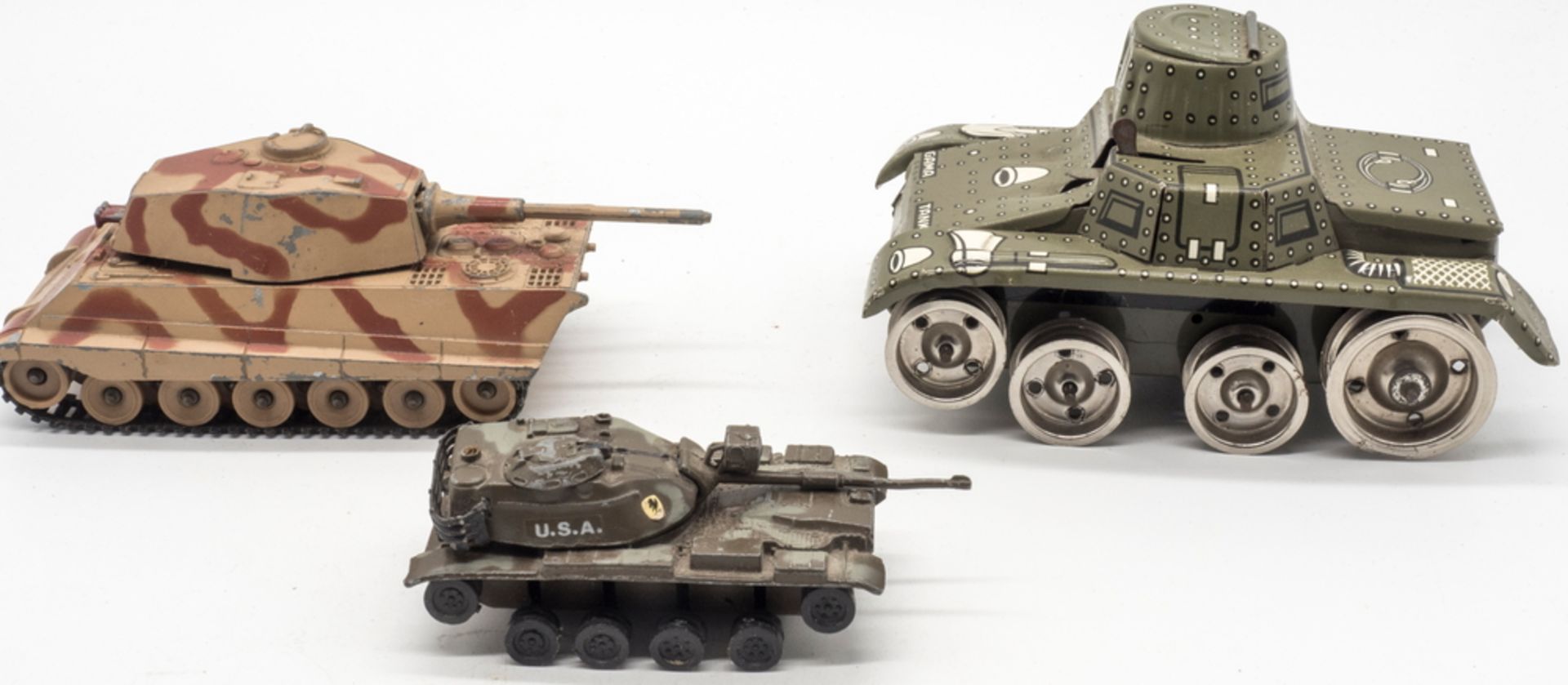 Gama/Corgi Toys, Lot Panzer, dabei Gama Tank L: ca. 13 cm, Blech nicht komplett, Corgi Toys King