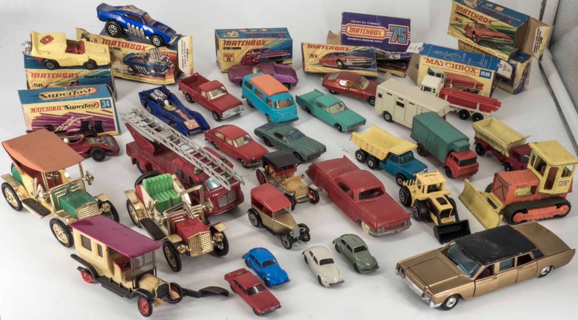 Konvolut Matchbox / Wiking - Fahrzeuge, Matchbox - Leerpackungen (alle mit Beschädigungen). Dazu