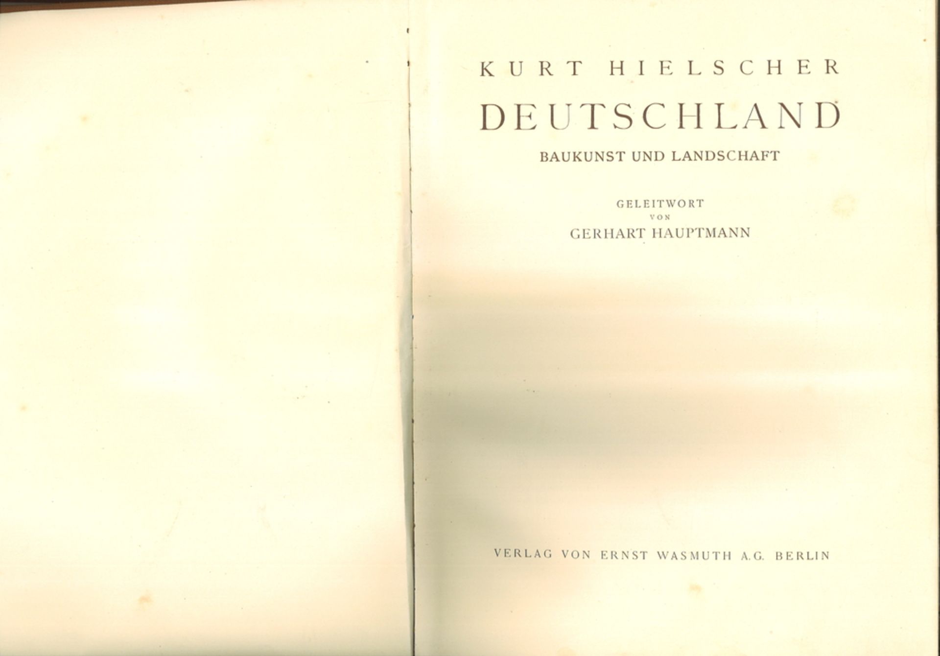 "Deutschland, Baukunst und Landschaft", mit Geleitwort von Gerhart Hauptmann, Verlag von Ernst