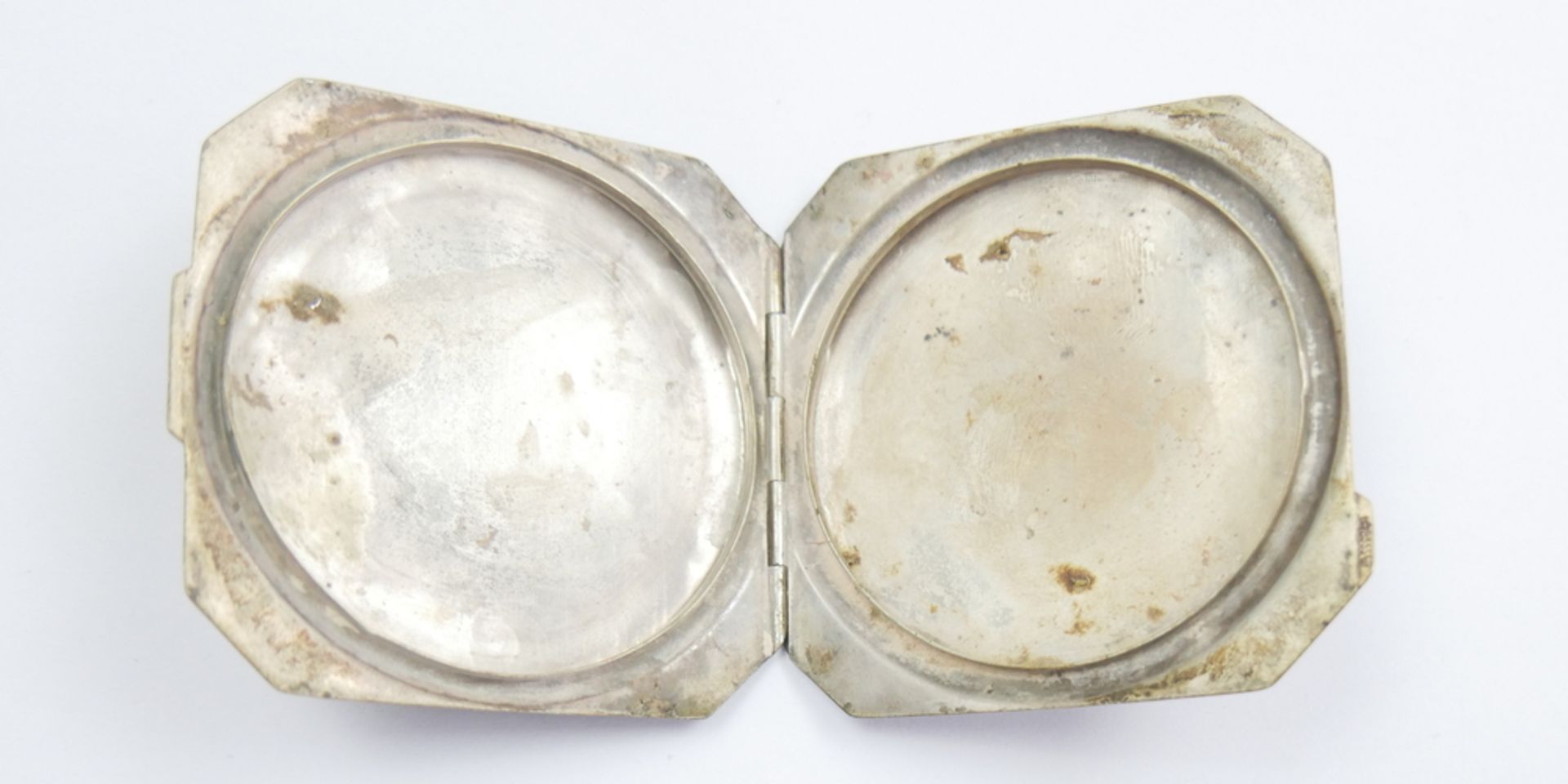 Puderdose, 835er Silber, Verschluß defekt. Maße: 6x6 cm - Image 2 of 2