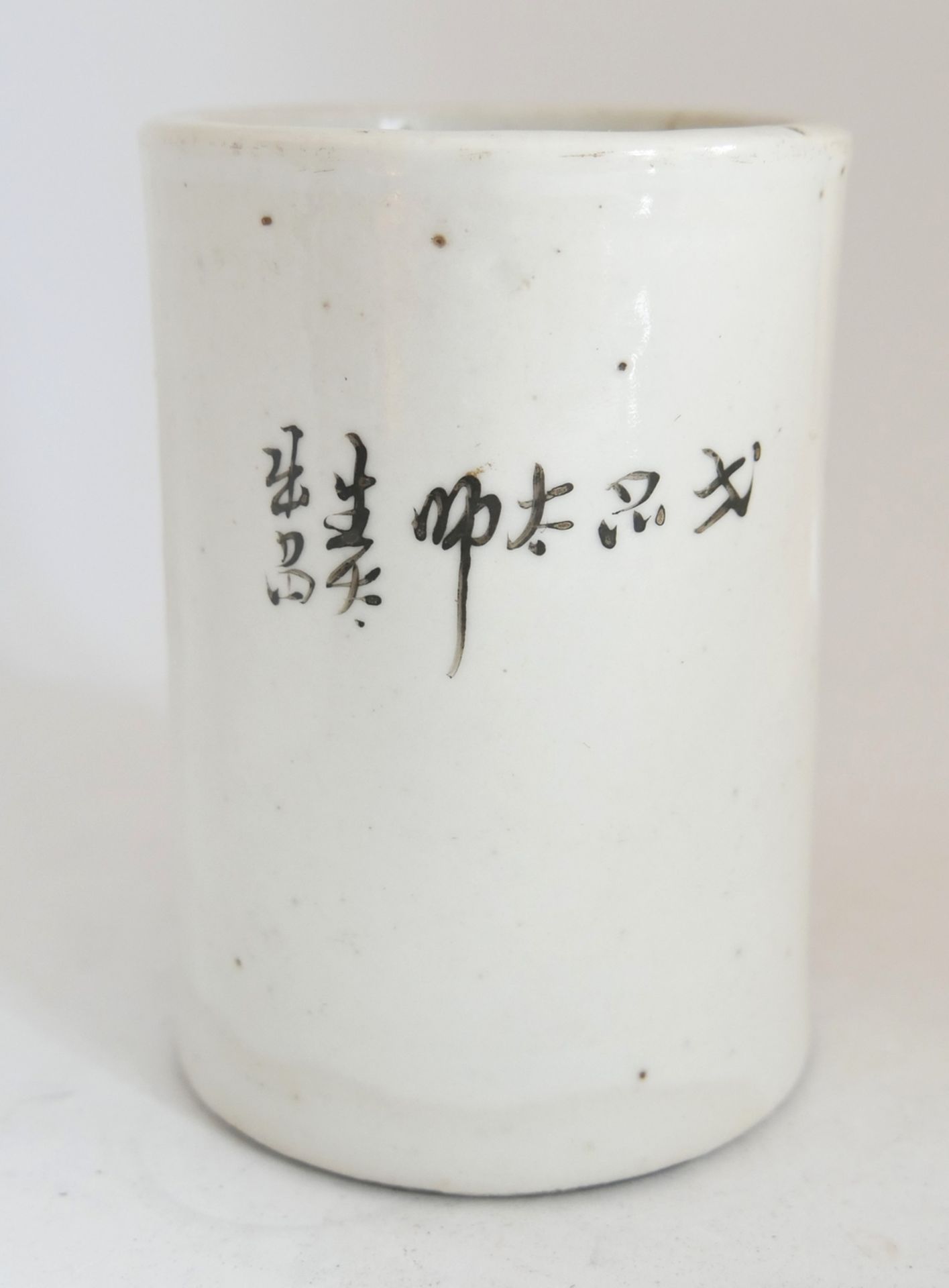 Aus Sammelauflösung! Altes chinesisches Porzellan des 19. Jahrhunderts. Pinselständer mit Fabelwesen - Image 2 of 3