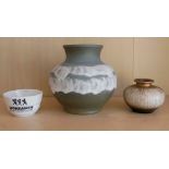 Keramik/ Porzellan Konvolut, bestehend aus 2 Vasen, 50/60er Jahre sowie 1 Mondamin Werbetasse, ca.