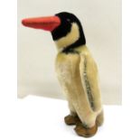 Steiff Pinguin PEGGY ca.1968-74 mit silbernen Knopf, bespielter Zustand (kleines Loch am