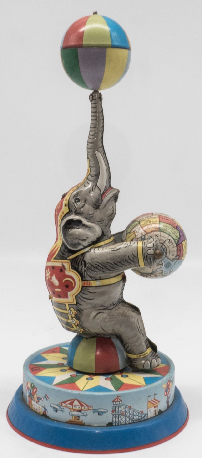Josef Wagner, Elefant mit Globus. Blech. Ohne Schlüssel. Made in U.S. Zone Germany. Höhe: ca. 26 - Image 2 of 4
