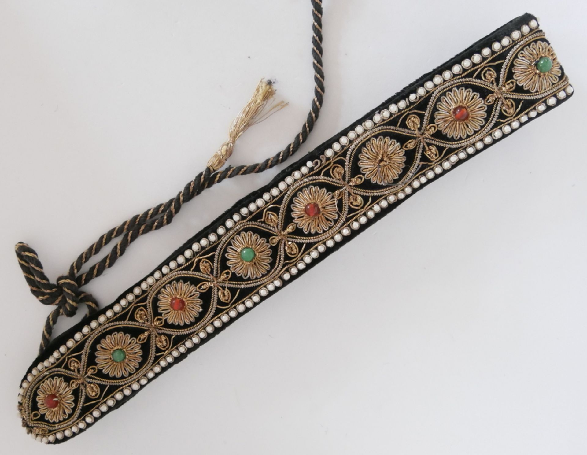 Gürtel Razia Zardizi Stil mit Steinen und Perlen besetzt. Indien 1930. Länge ca. 70 cm