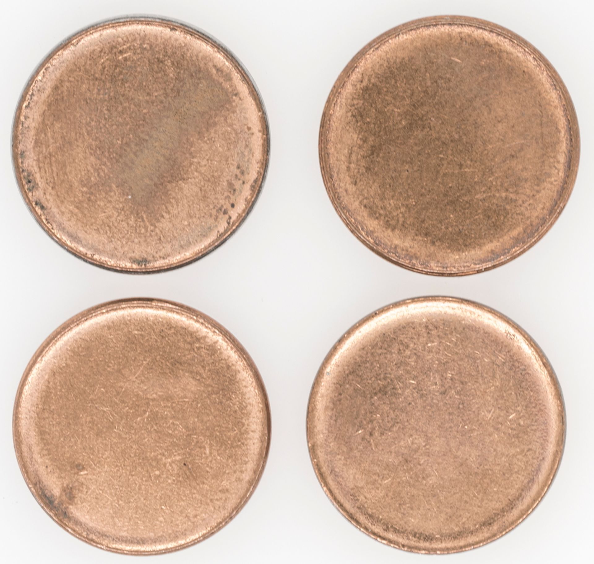 Vier Kupfer Ronden für 2 Pfennig - Stücke. Durchmesser: ca. 19 mm. Stärke: ca. 1,74 mm.