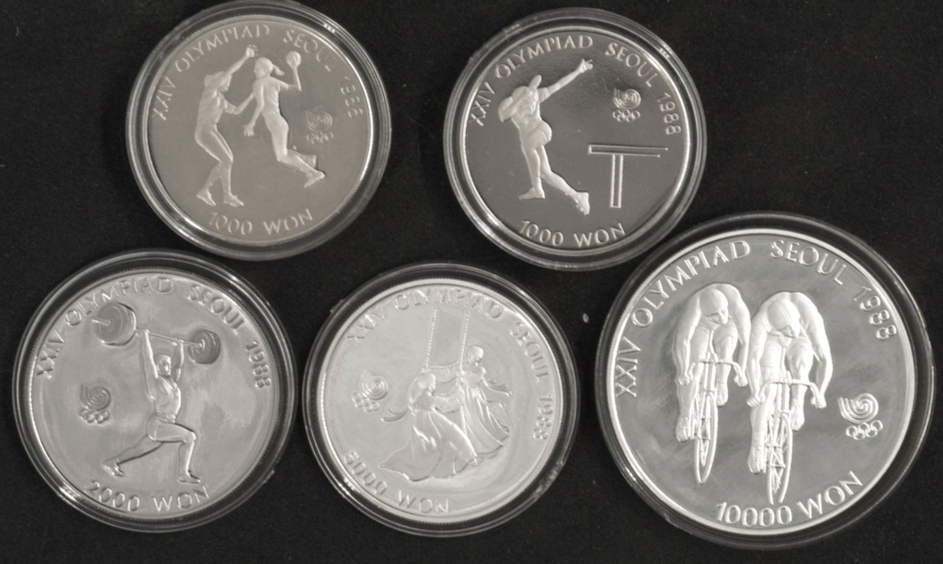 Korea 1988, 1 x 10000 Won, 2 x 5000 Won Silbermünzen. Dazu 2 x 1000 Won Cu/Ni. Olympiade in Seoul.