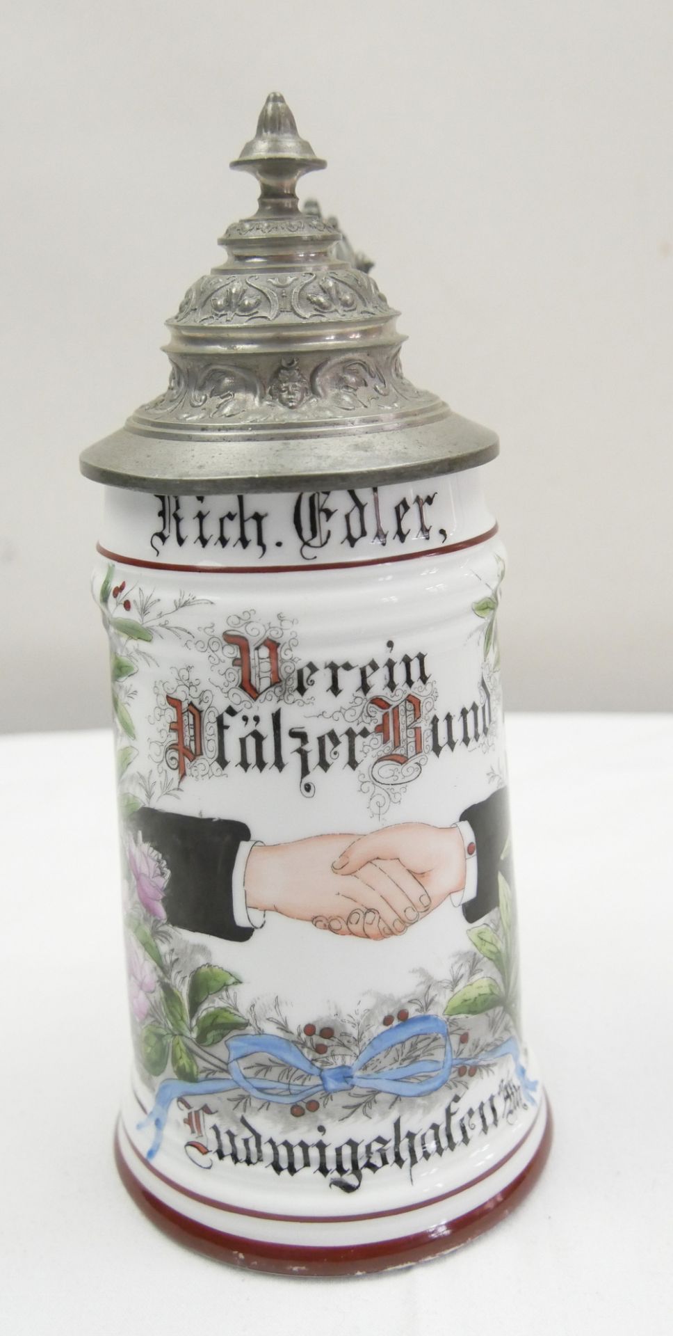 Bierkrug mit Daumendrücker, Aufschrift: Rich. Edler, Verein Pfälzer Bund, Ludwigshafen/Rh.. Höhe mit