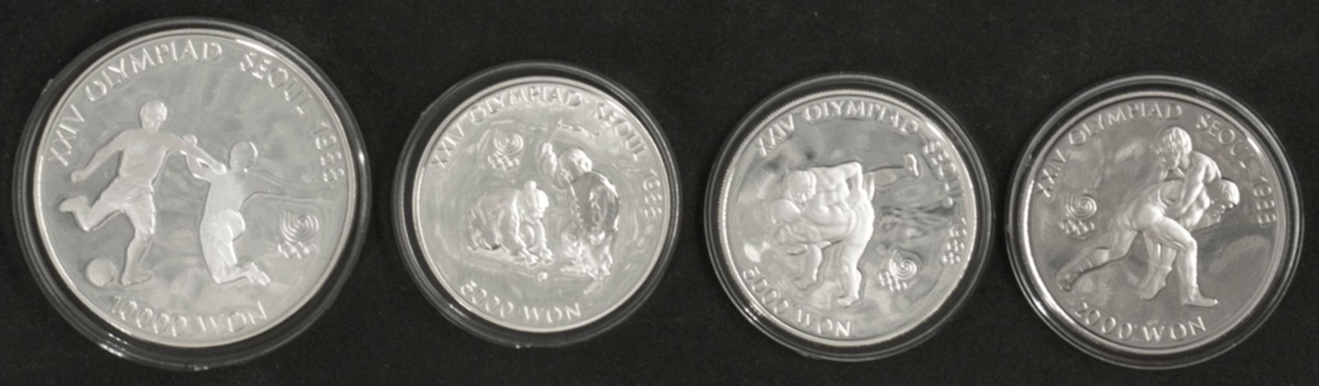 Korea, 1 x 10000 Won - Silbermünze, 2 x 5000 Won - Silbermünzen und 1 x 5000 Won - Münze, Cu/Ni.