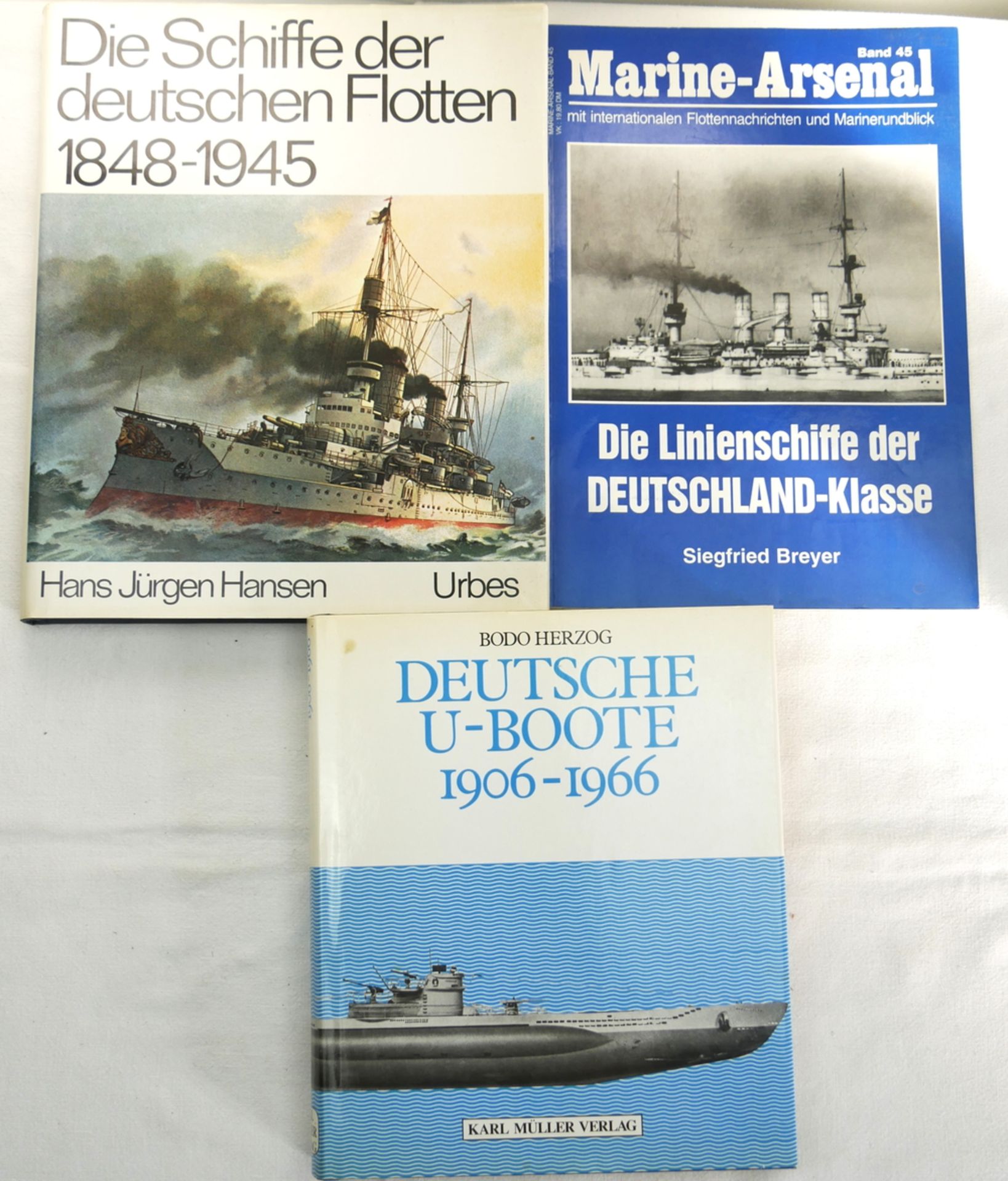 Lot Bücher, insgesamt 3 Stück. Dabei Deutsche U-Boote 1906-1966, Marine - Arsenal sowie die