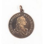 Österreich 1760, Jeton als Anhänger Maria Theresia. Durchmesser: ca. 33 mm.