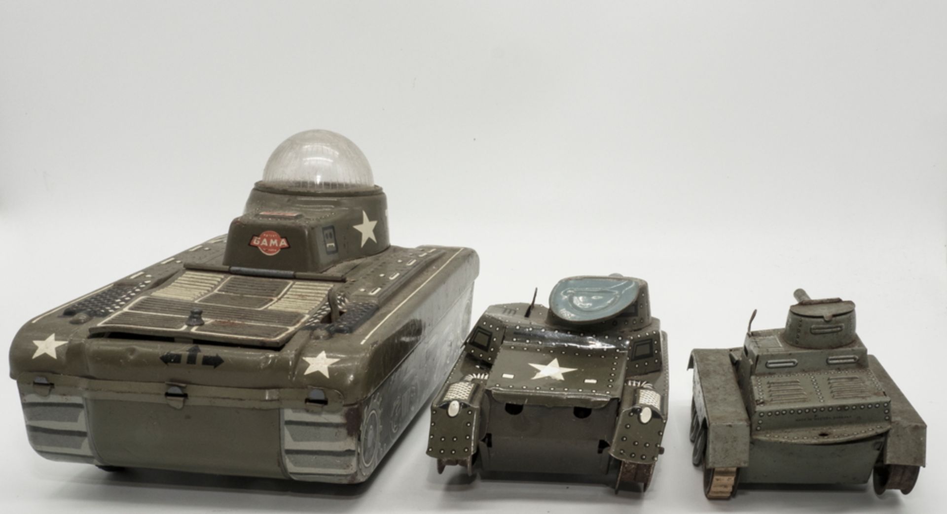 Gama/Gescha, Lot Panzer, bestehend aus Gama T99, Länge: ca. 20 cm, batteriebetrieben, Gama Tank, D. - Bild 2 aus 4