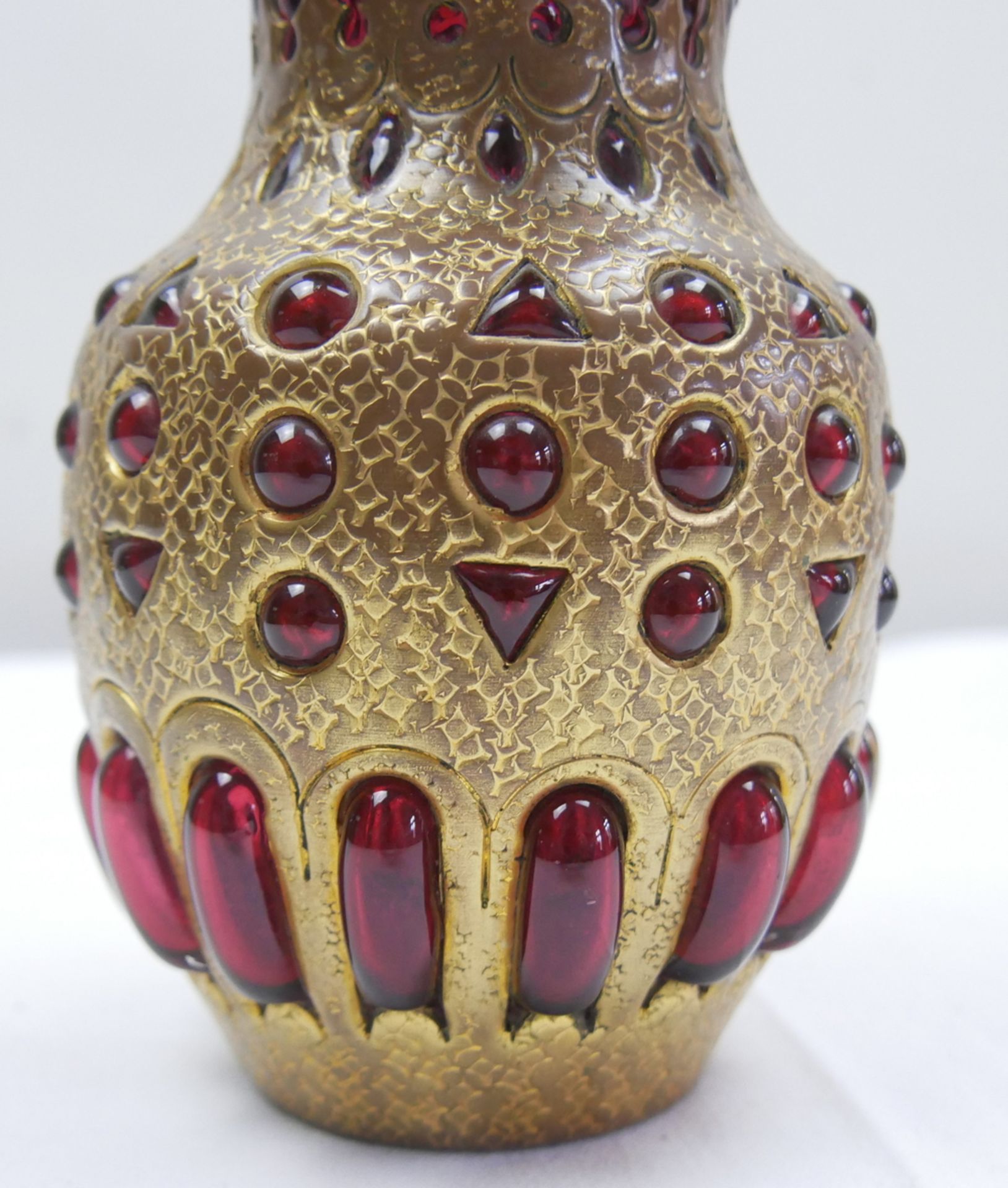 alte persische Vase in Metallmontur, handgeschlagener, reichlich ornamentierter perforierter - Bild 2 aus 2