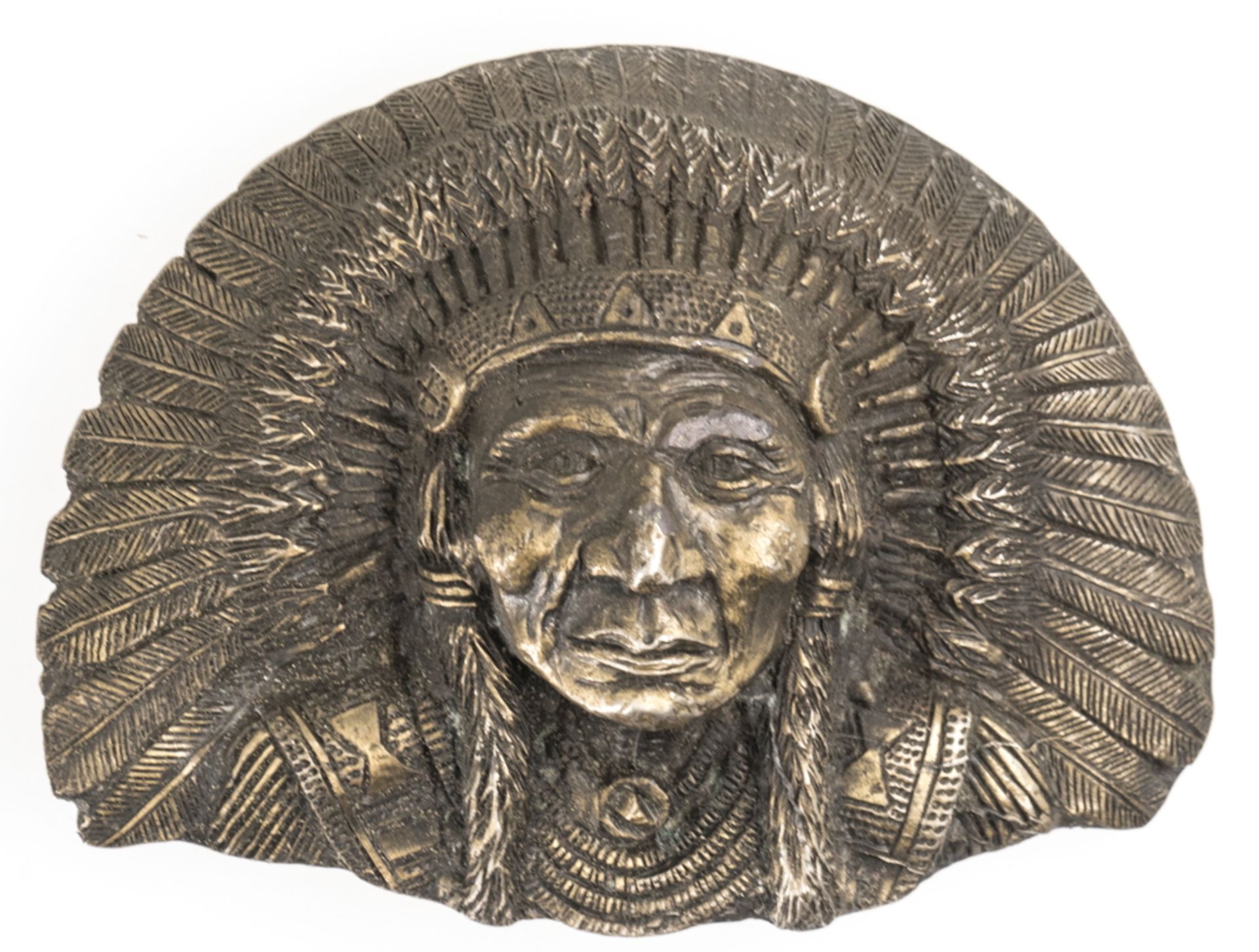 Gürtelschnalle "Indianer mit Kopfschmuck", Messing. Maße: ca. 85 mm x ca. 65 mm.