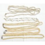 Lot Mode Perlenketten, insgesamt 5 Stück. 3x mit Silberverschluss. Bitte besichtigen