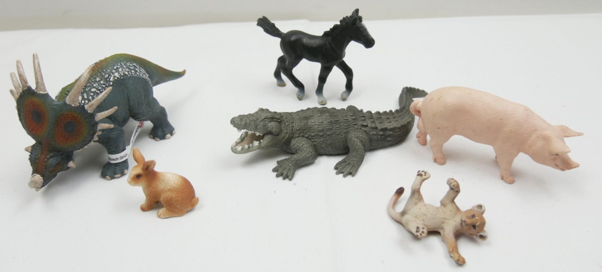 Lot Schleichtiere, insgesamt 6 Stück, dabei Schwein, Krokodil, etc.