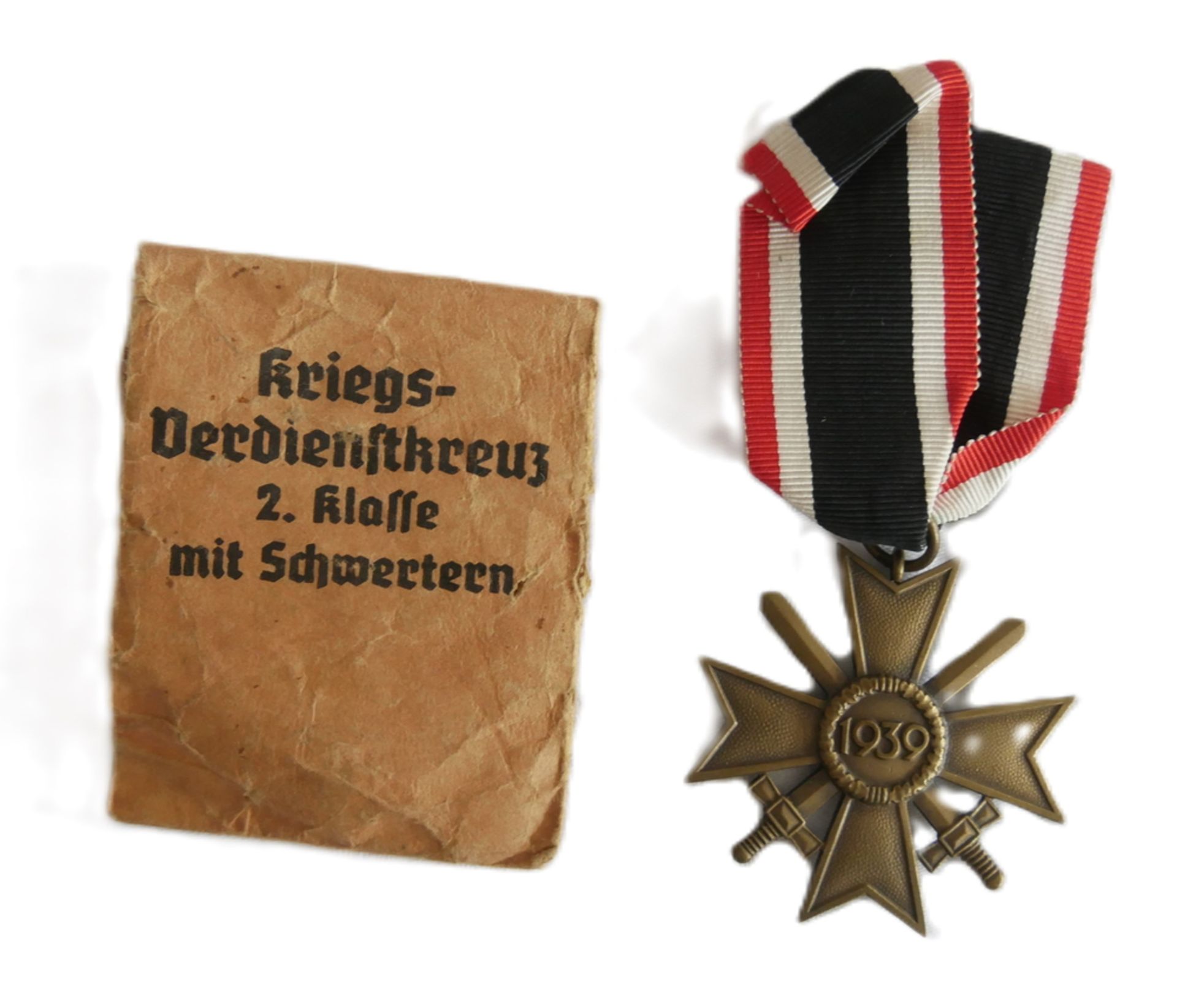 Kriegsverdienstkreuz 2. Klasse mit Schwertern in Verleihungstüte. Bitte besichtigen!