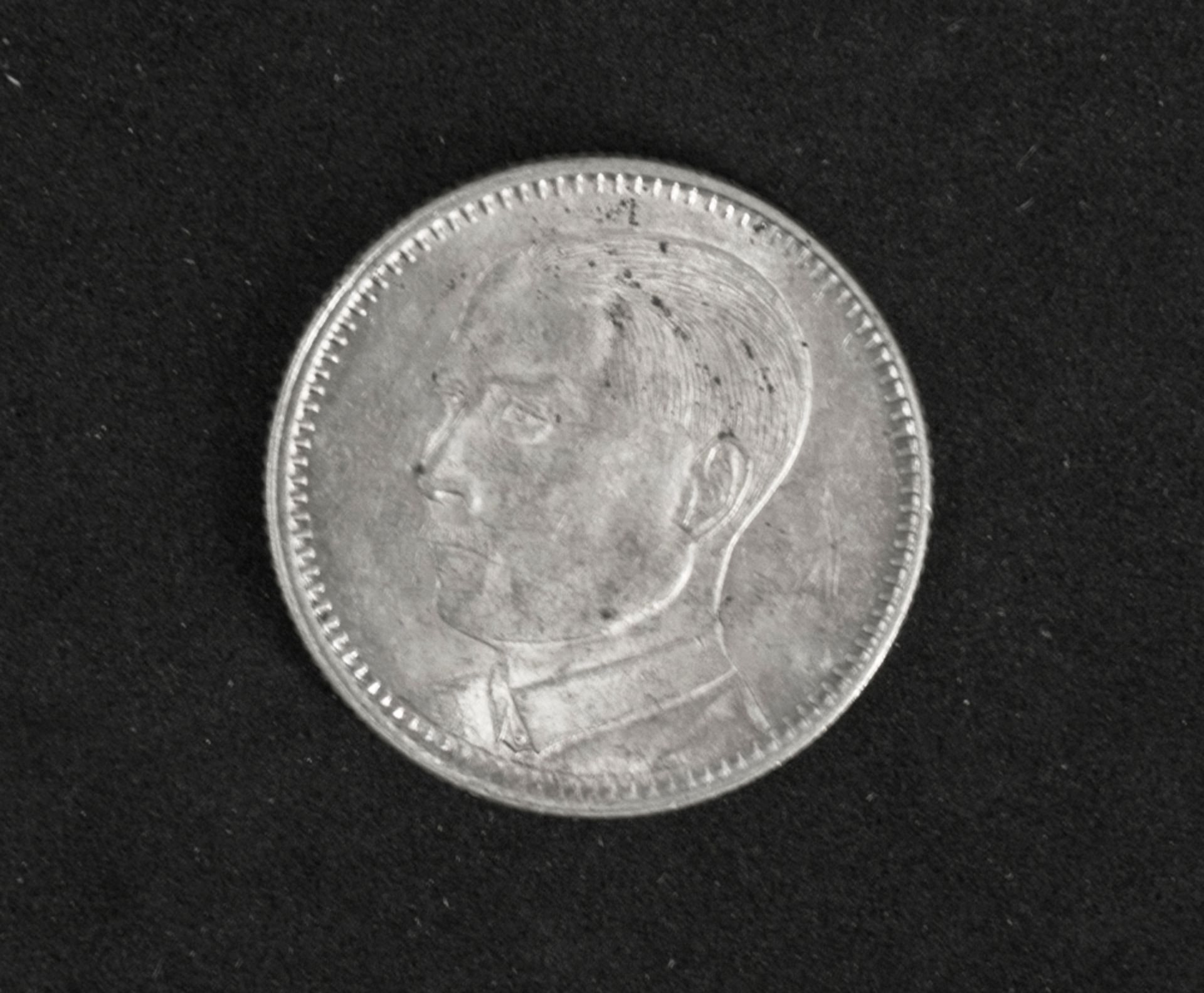 China Republik Kwangtung, 20 Cents. Silber. Erhaltung: ss.