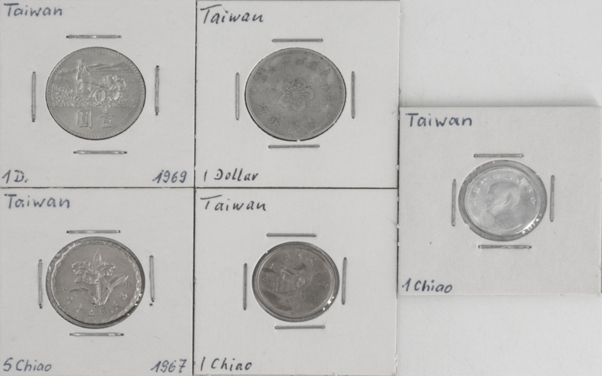 Taiwan, Lot Münzen, bestehend aus: 2 x 1 Dollar, 2 x 1 Chiao und 1 x 5 Chiao. Erhaltung: ss.