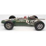 Gama Formel - Rennwagen Lotus, Maßstab: 1:16. Länge: ca. 34 cm. Friktionsantrieb. Mit Fehlteilen.