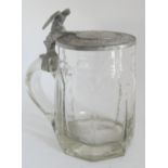 Glas Bierkrug wohl um 1910 mit Daumendrücker Zinn. Monogramm JK, mundgeblasen. Recht guter