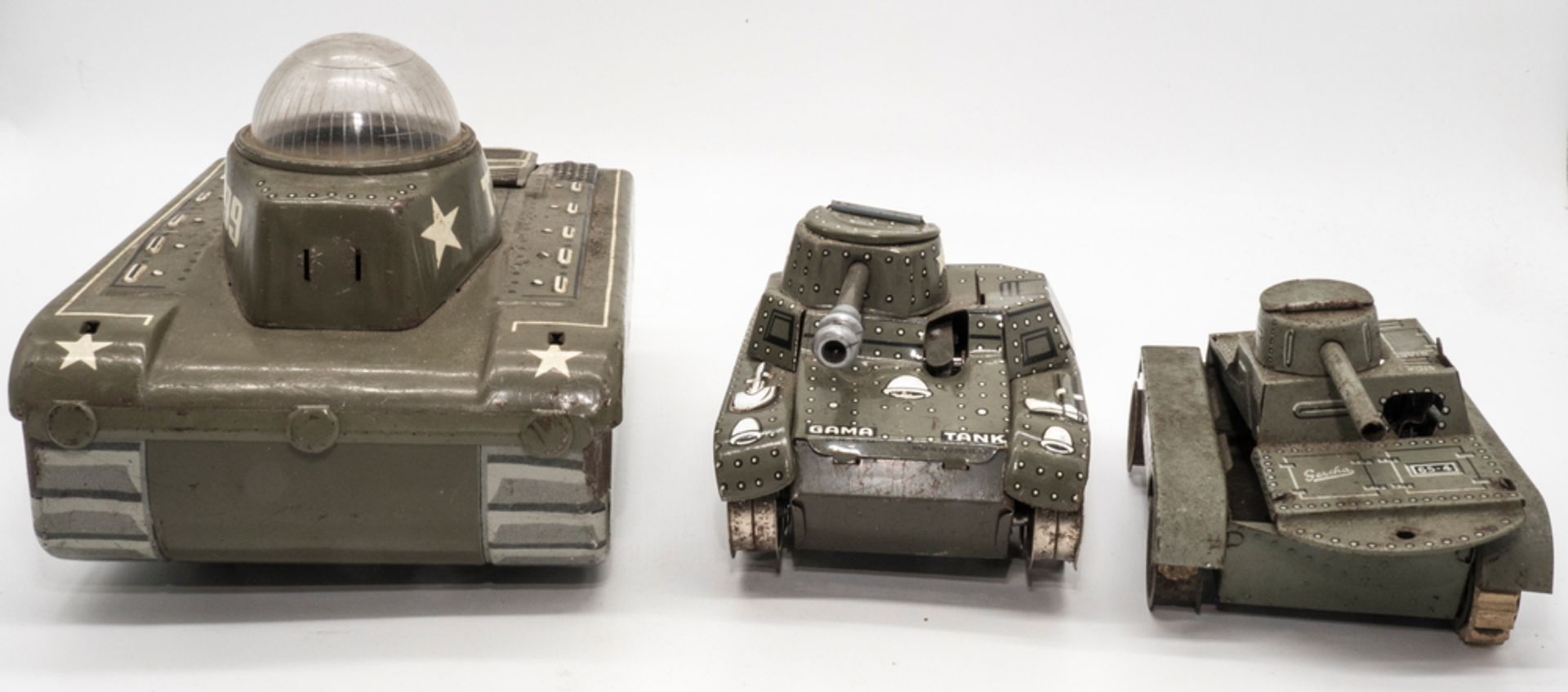Gama/Gescha, Lot Panzer, bestehend aus Gama T99, Länge: ca. 20 cm, batteriebetrieben, Gama Tank, D.