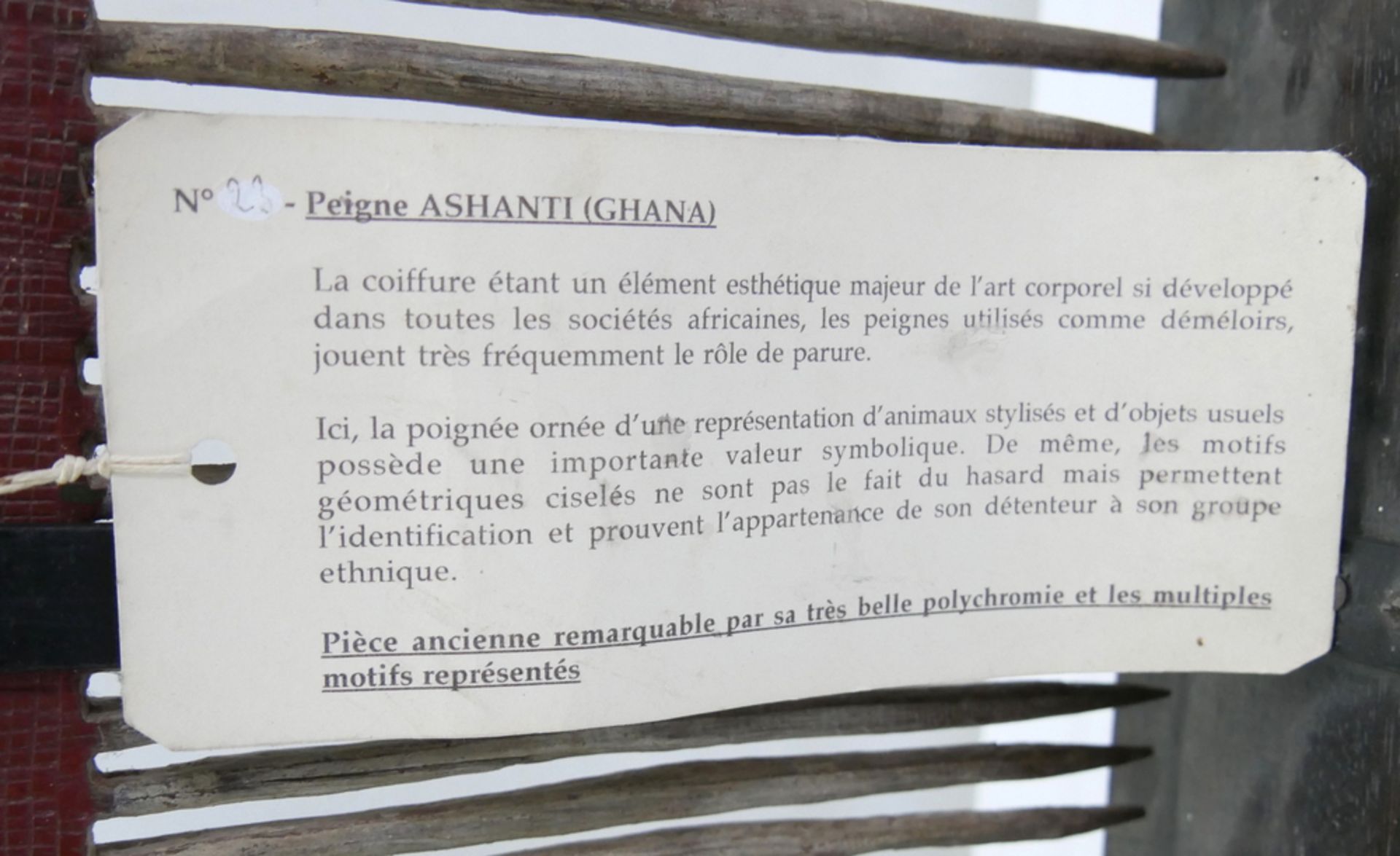 Kamm "Peigne" Ashanti (Ghana) Antikes Stück, das sich durch seine sehr schöne Polychromie und die - Bild 3 aus 3