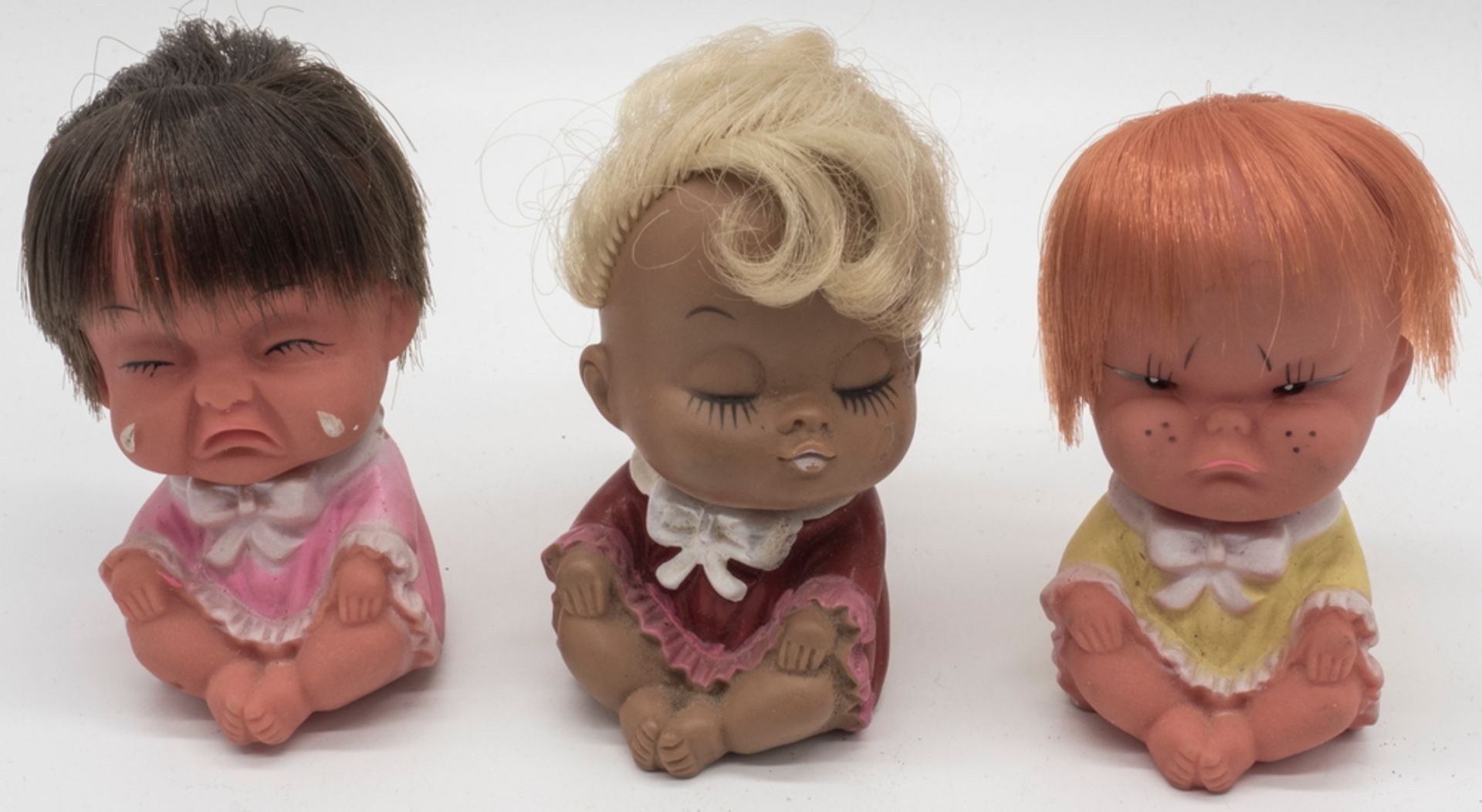 Drei Kwai - Puppen. Gummi. Höhe: ca. 9 cm.