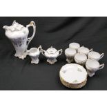 Porzellanservice Tettau Antiquariat Daphne 1883, bestehend aus 6 Tassen mit Unterteller, Kanne,