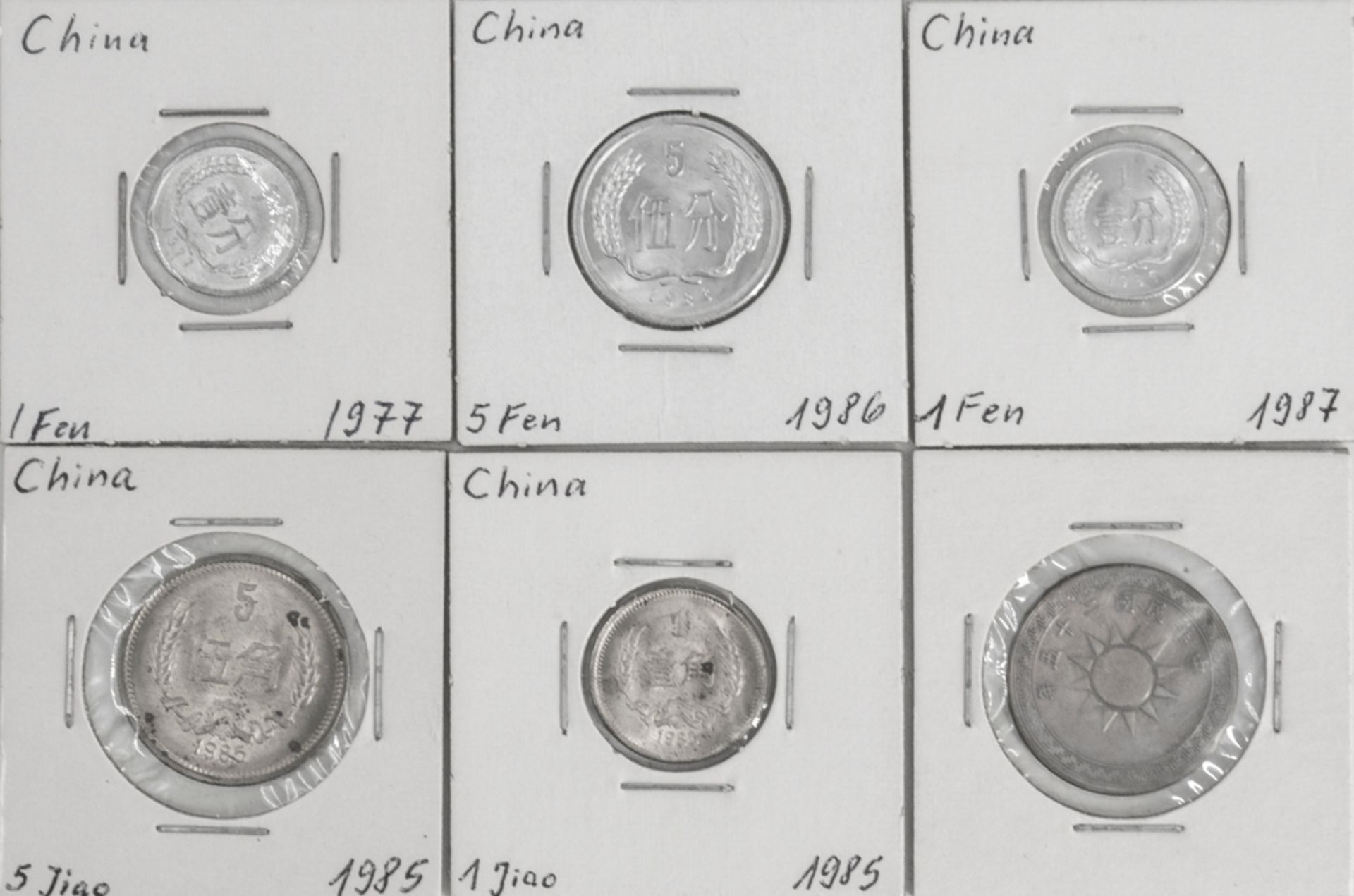 China Republik, Lo Münzen, bestehend aus 1936 1 Fen, 1985 1 Jiao und 5 Jiao, 1977 1 Fen, 1986 5
