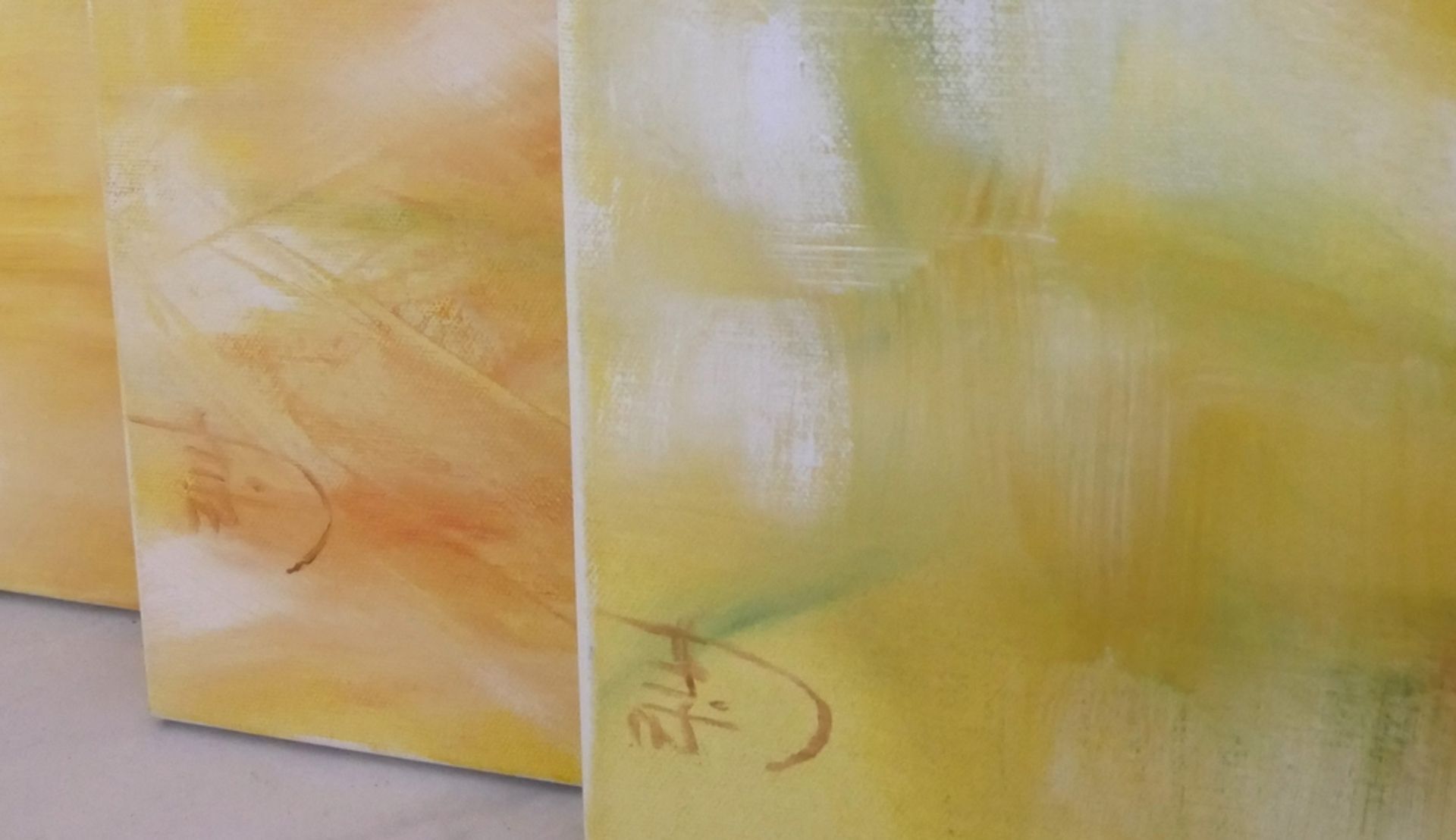 abstrakte Serie in Gelb, Beate Fritz, insgesamt 5 Stück, Signatur unten rechts, Maße: ca. 100 x 50 - Bild 2 aus 2