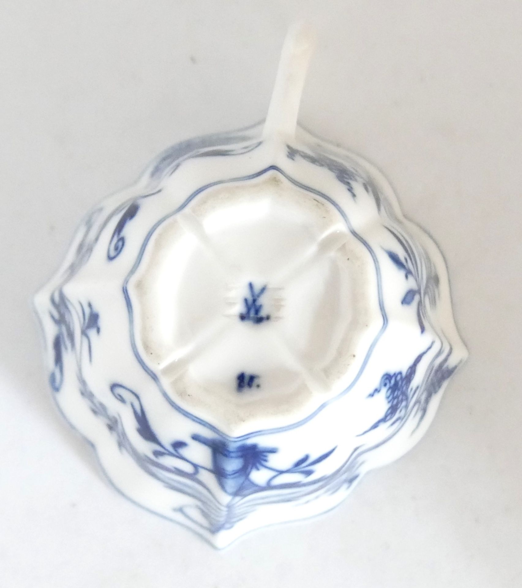 Meissen, kleine Moccatasse, Zwiebelmuster, Biedermaier, 1800-1849. Guter Zustand. - Bild 3 aus 3