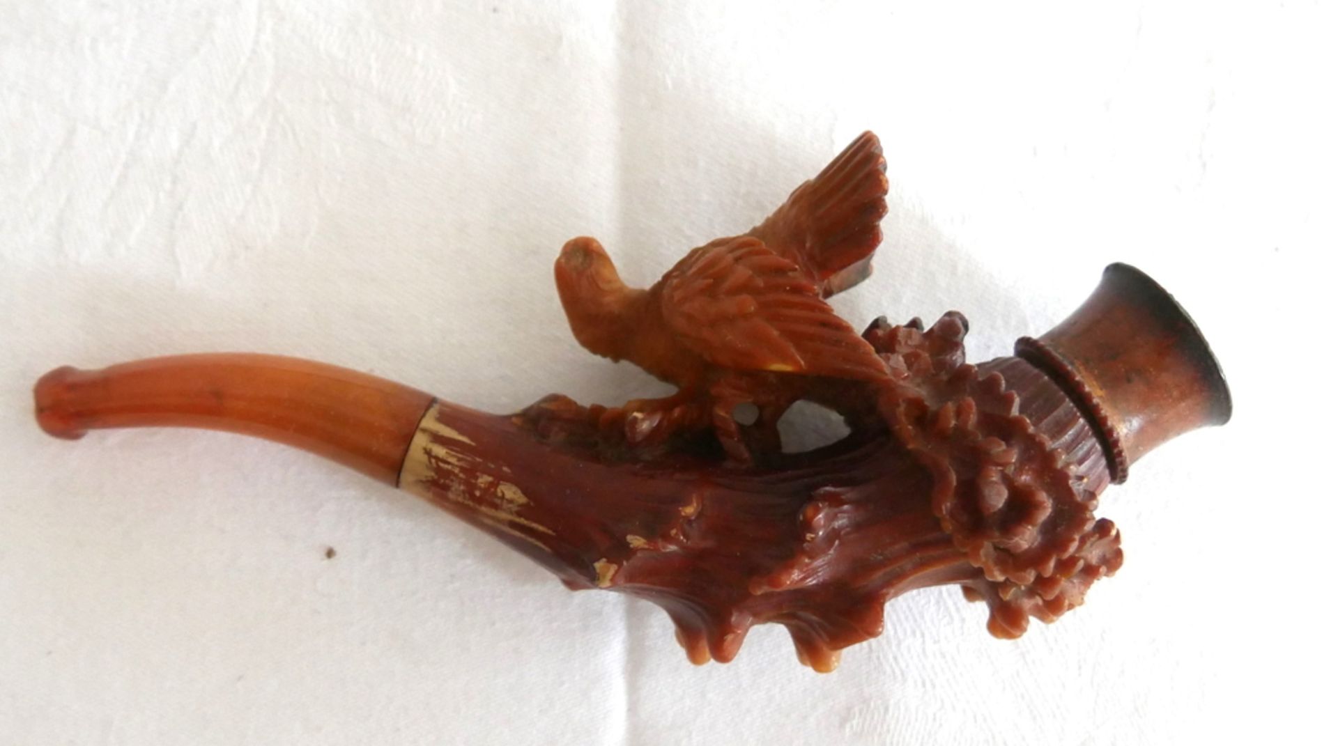 antike Meerschaum Pfeife "Adler" motiv mit Mundstück aus Bernstein und Lederetui. - Image 2 of 3