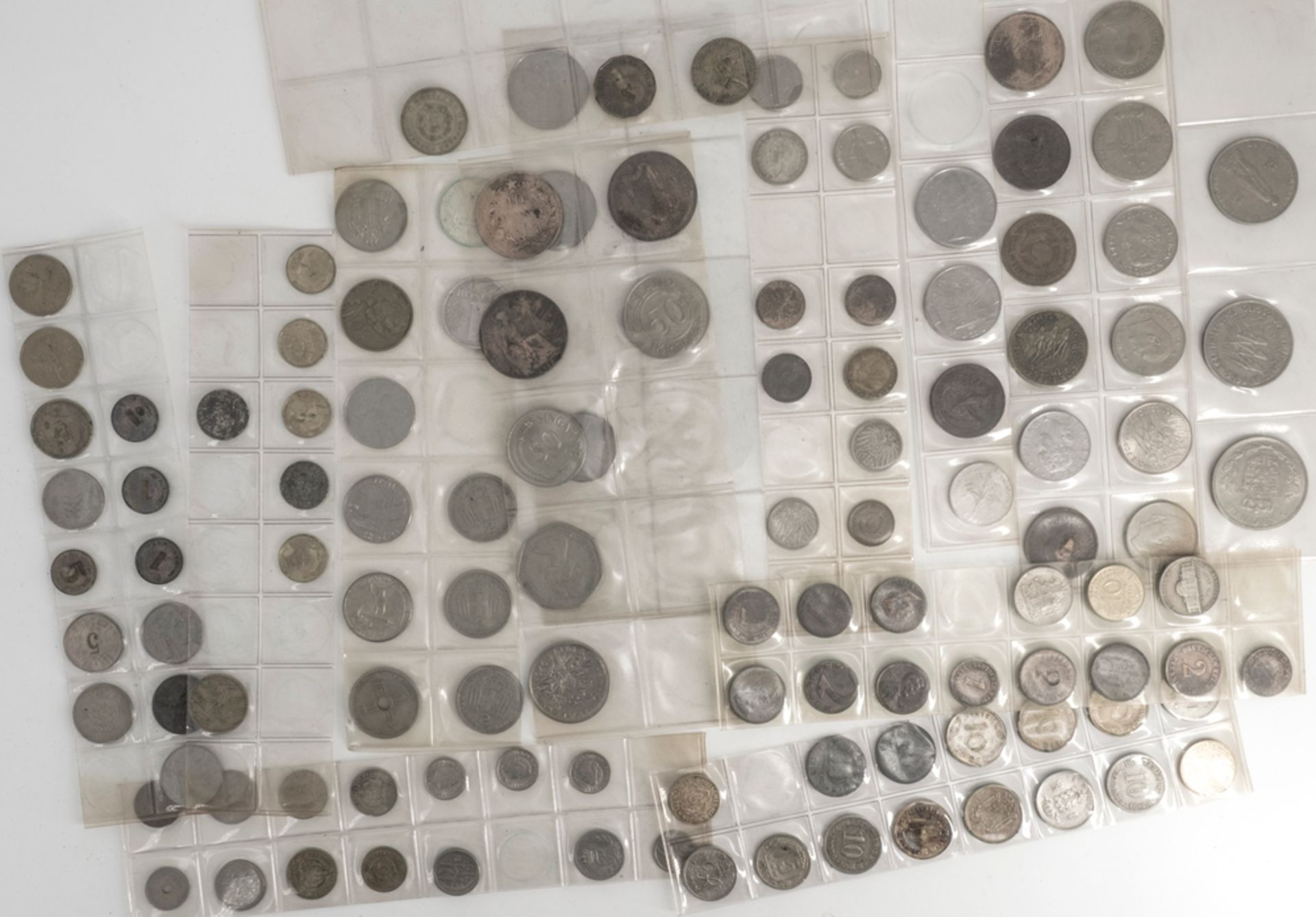 Fundgrube - Lot Münzen aus aller Welt. Über 930 Münzen. Bitte besichtigen. - Bild 2 aus 2