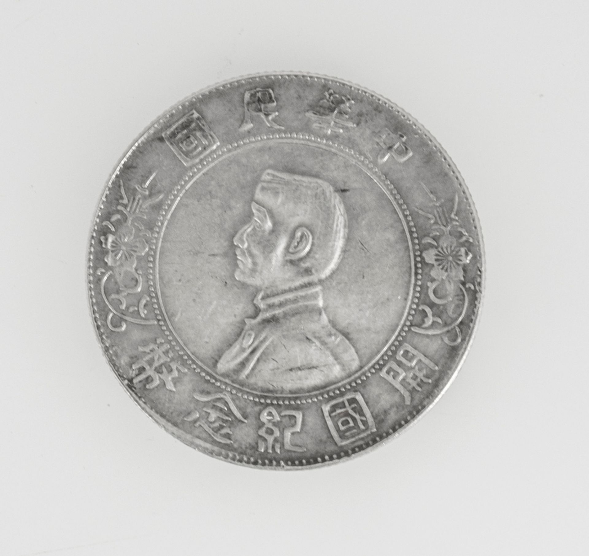 China Republik, 1 Dollar "Dr. Sun Yat Sen". Silber. Erhaltung: ss.