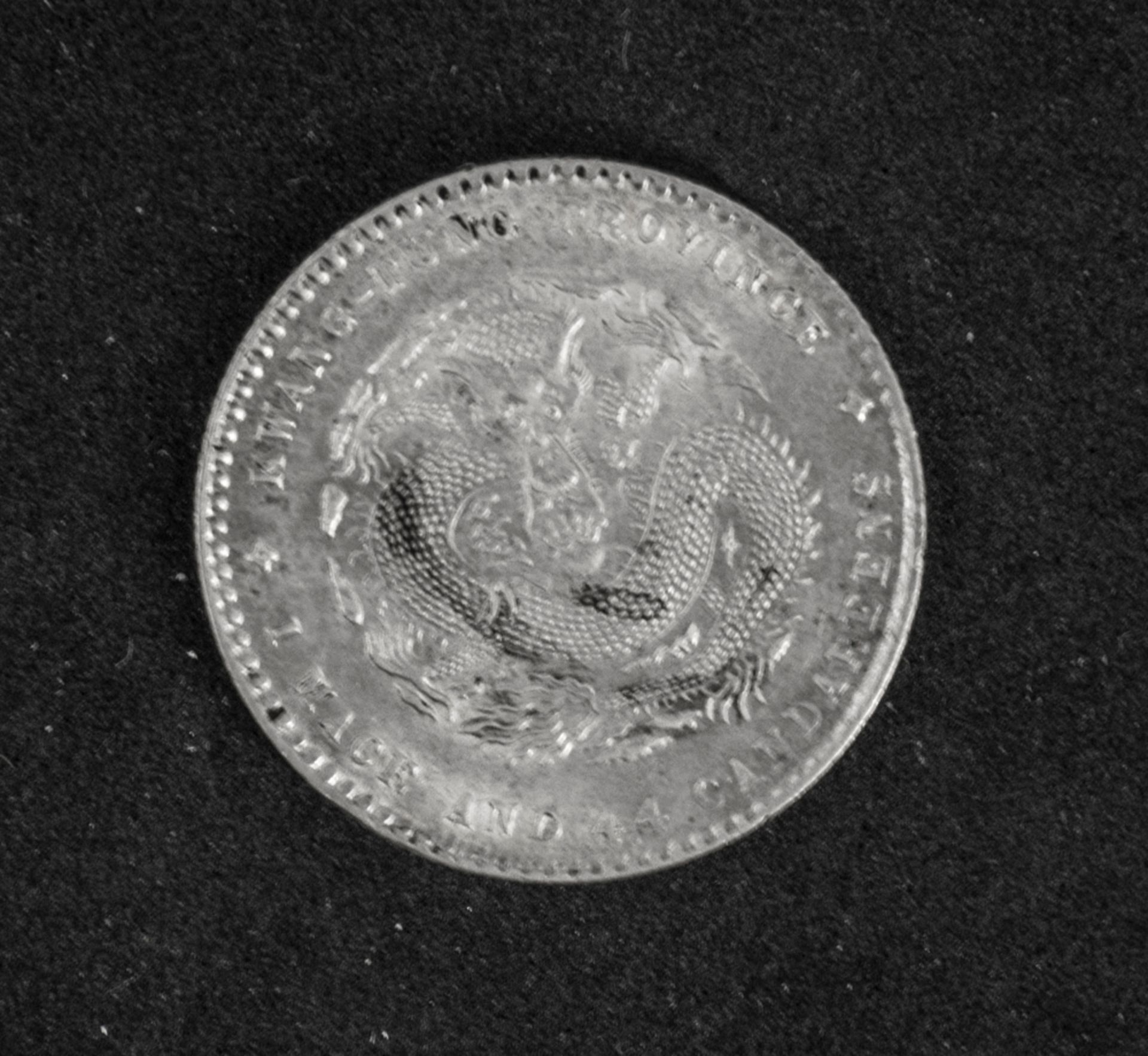 China Kwang Tung, 20 Cents - Silbermünze "Drache". Erhaltung: ss.