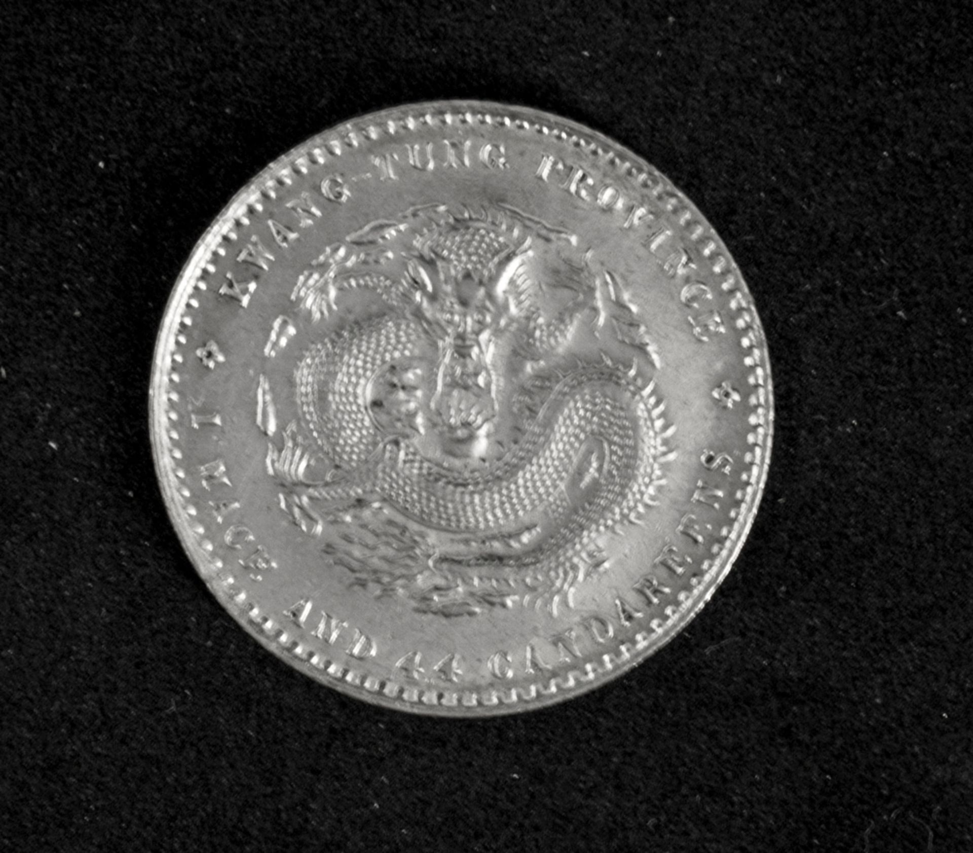 China Kwangtung 1908, 20 Cents - Silbermünze. Gewicht: ca. 5,4 g, Durchmesser ca. 24 mm.