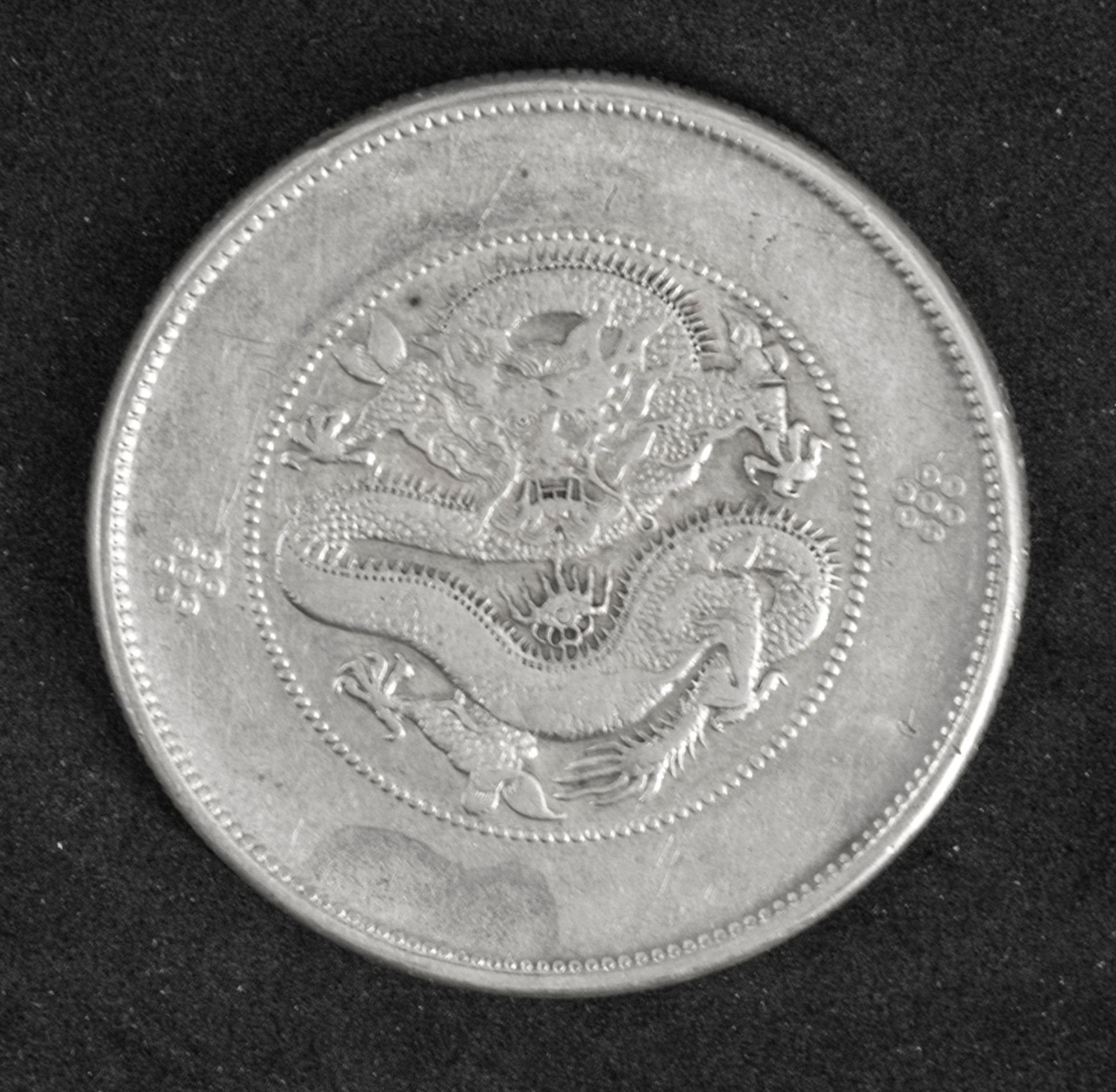 China Yun Nan 1908, 1 Dollar - Silbermünze "Drache". Erhaltung: ss.