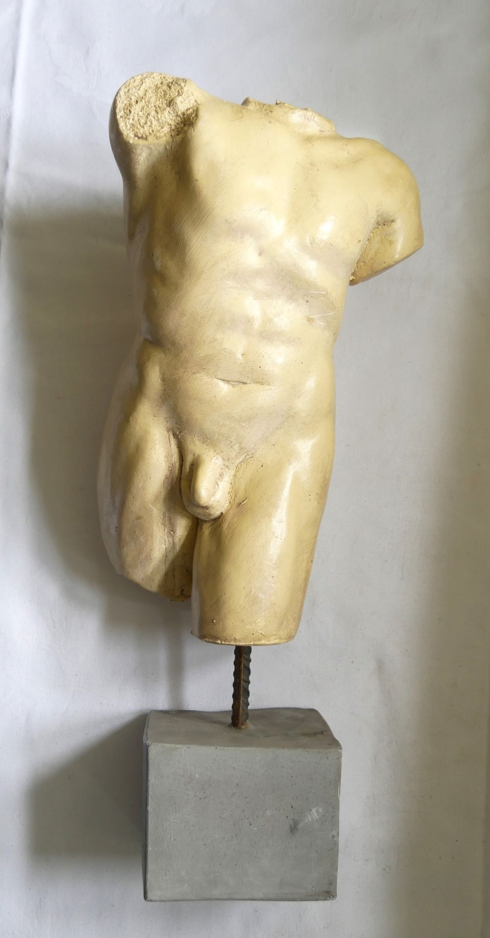 Skulptur Torso männlich, unsigniert. Höhe ca. 38 cm